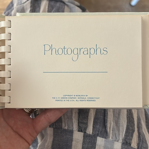 Vintage C R Gibson 1977 photo album Grandma's Brag Book in Light Green - Picture 2 of 5